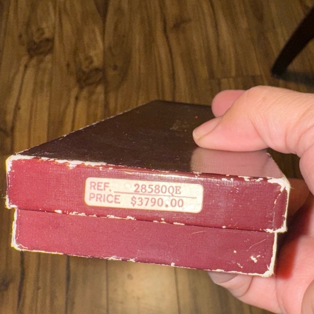 VTG LUCIEN PICCARD QUARTZ SWISS Ladies 5 Diamonds accent Gold tone watch - Picture 4 of 4